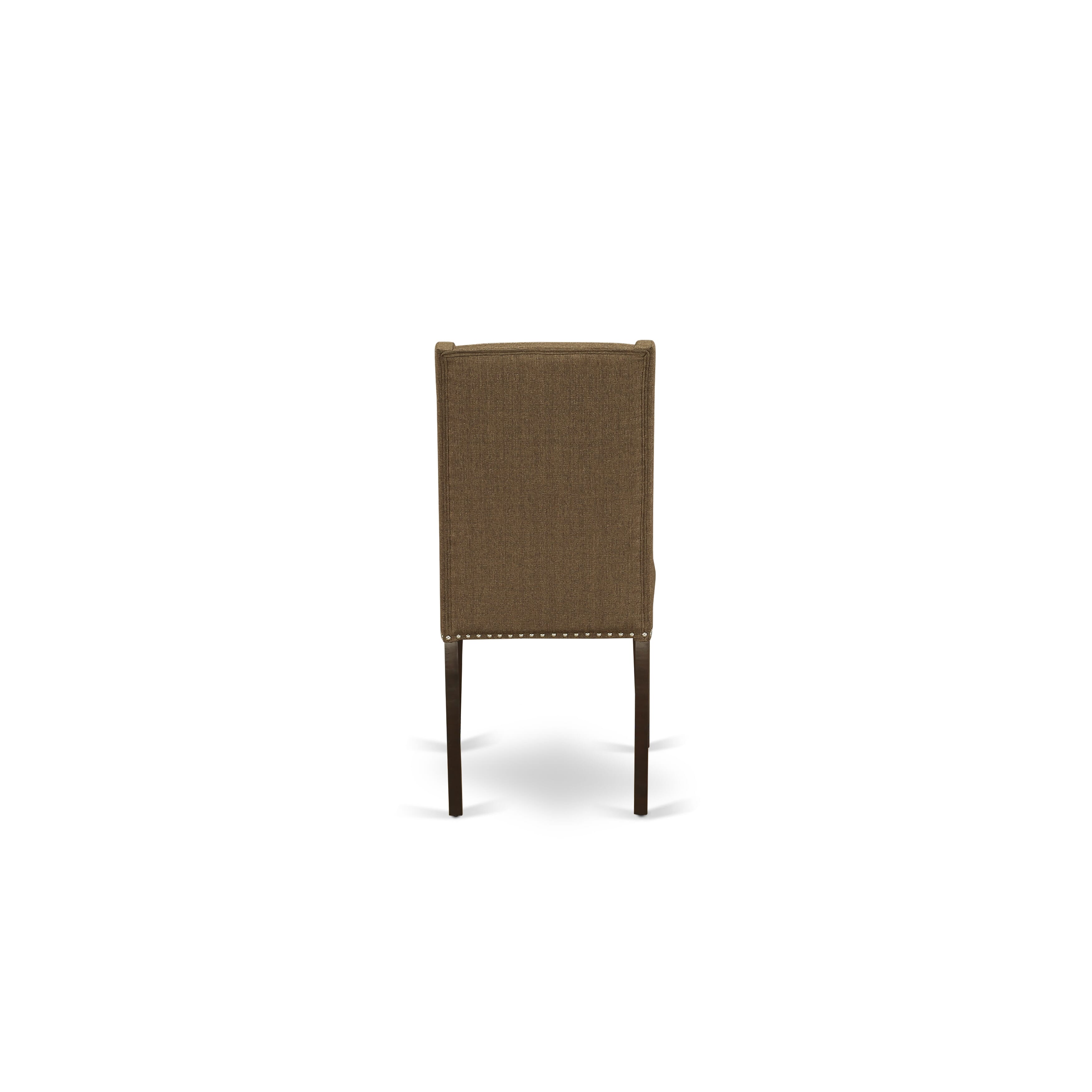 Juego de mesa de comedor de 3 piezas East West Furniture NDFL3-MAH-18. Incluye una mesa de comedor rectangular con alas abatibles y dos sillas tapizadas en tela de lino marrón.