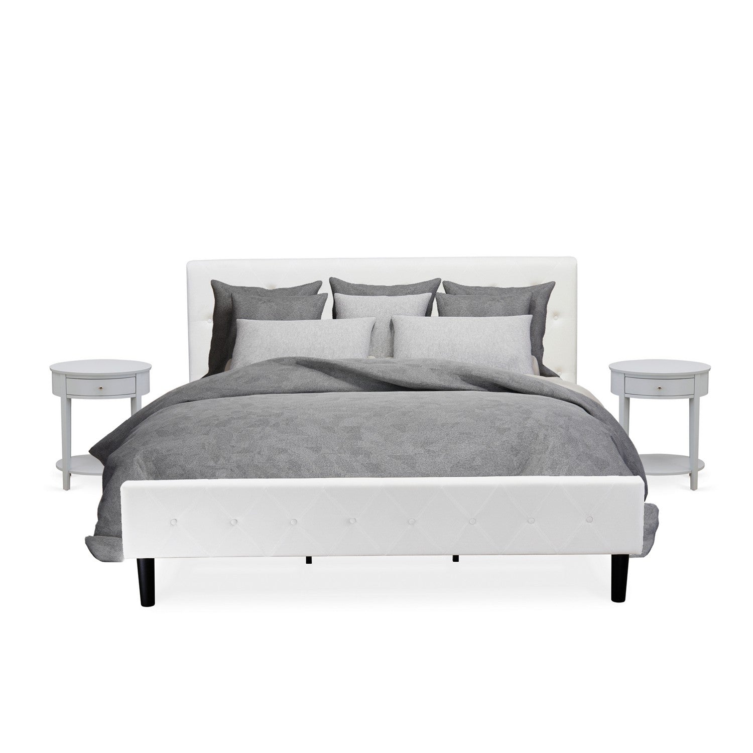 Juego de dormitorio de 3 piezas East West Furniture NL19K-2HI14: cama tamaño king con botones, cabecera tapizada en tela de terciopelo blanco y mesita de noche con acabado gris urbano.