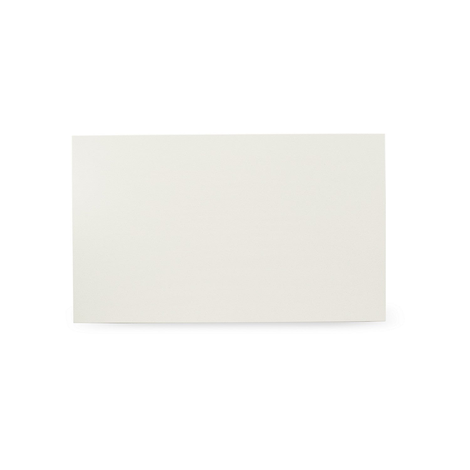 Juego de mesa de comedor de 7 piezas East West Furniture X026FO244-7 compuesto por una mesa de comedor rectangular con patas en forma de X y 6 sillas Parsons de cuero sintético gris claro.