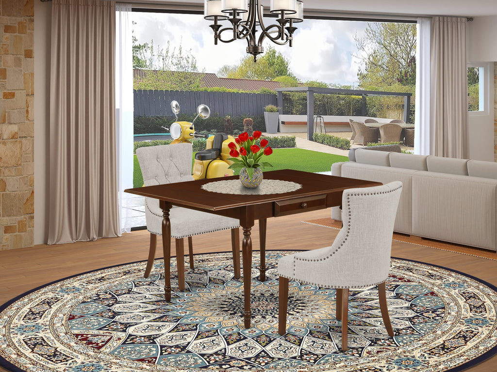 Juego de mesa y sillas de cocina de 3 piezas MZFR3-MAH-05 de East West Furniture. Incluye una mesa de comedor rectangular con alas abatibles y dos sillas Parson de tela de lino y piel de venado.