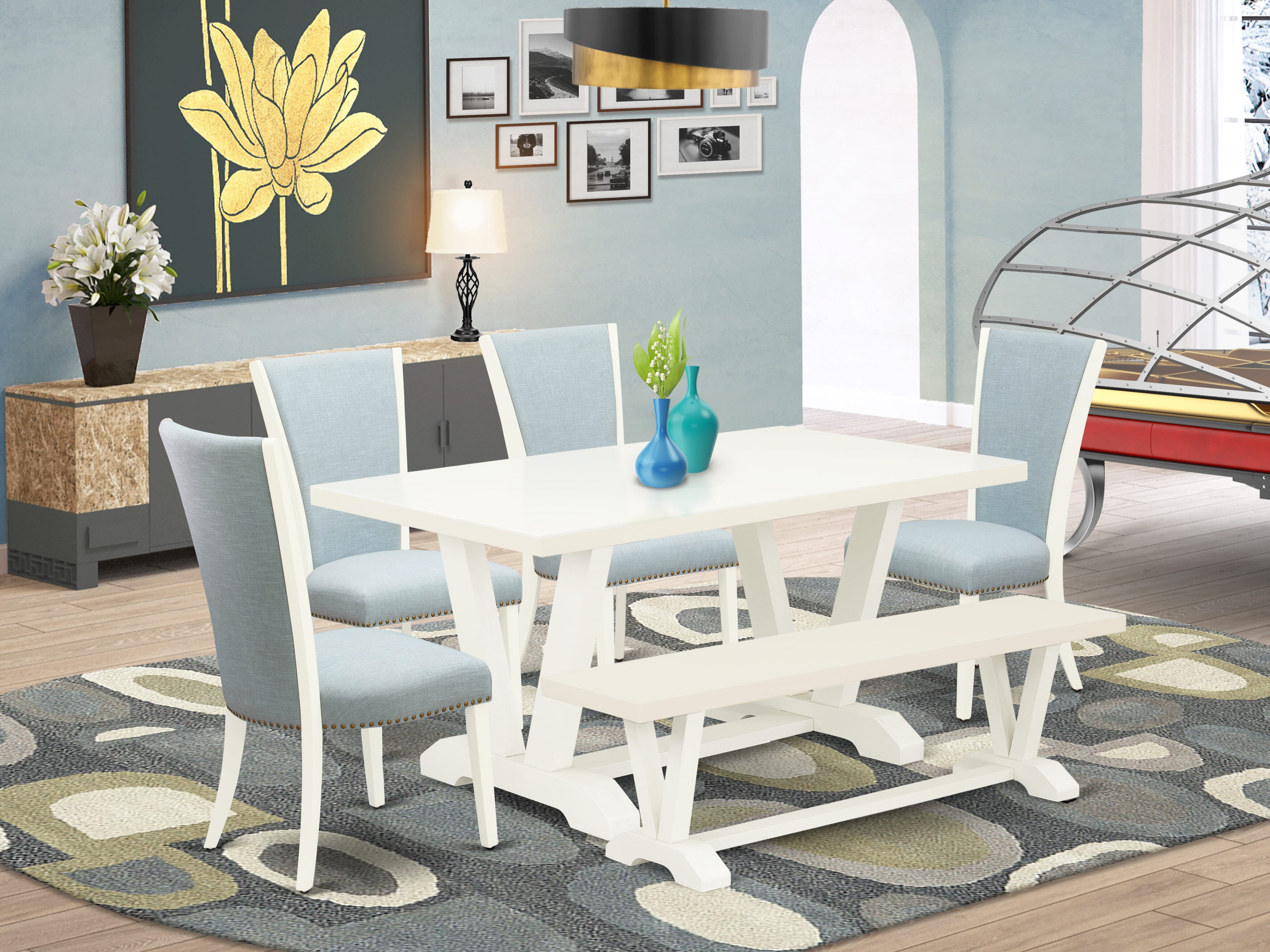 Juego de comedor de 6 piezas East West Furniture V026VE215-6. Contiene una mesa de comedor rectangular con patas en V y 4 sillas Parson de tela de lino azul bebé con un banco.
