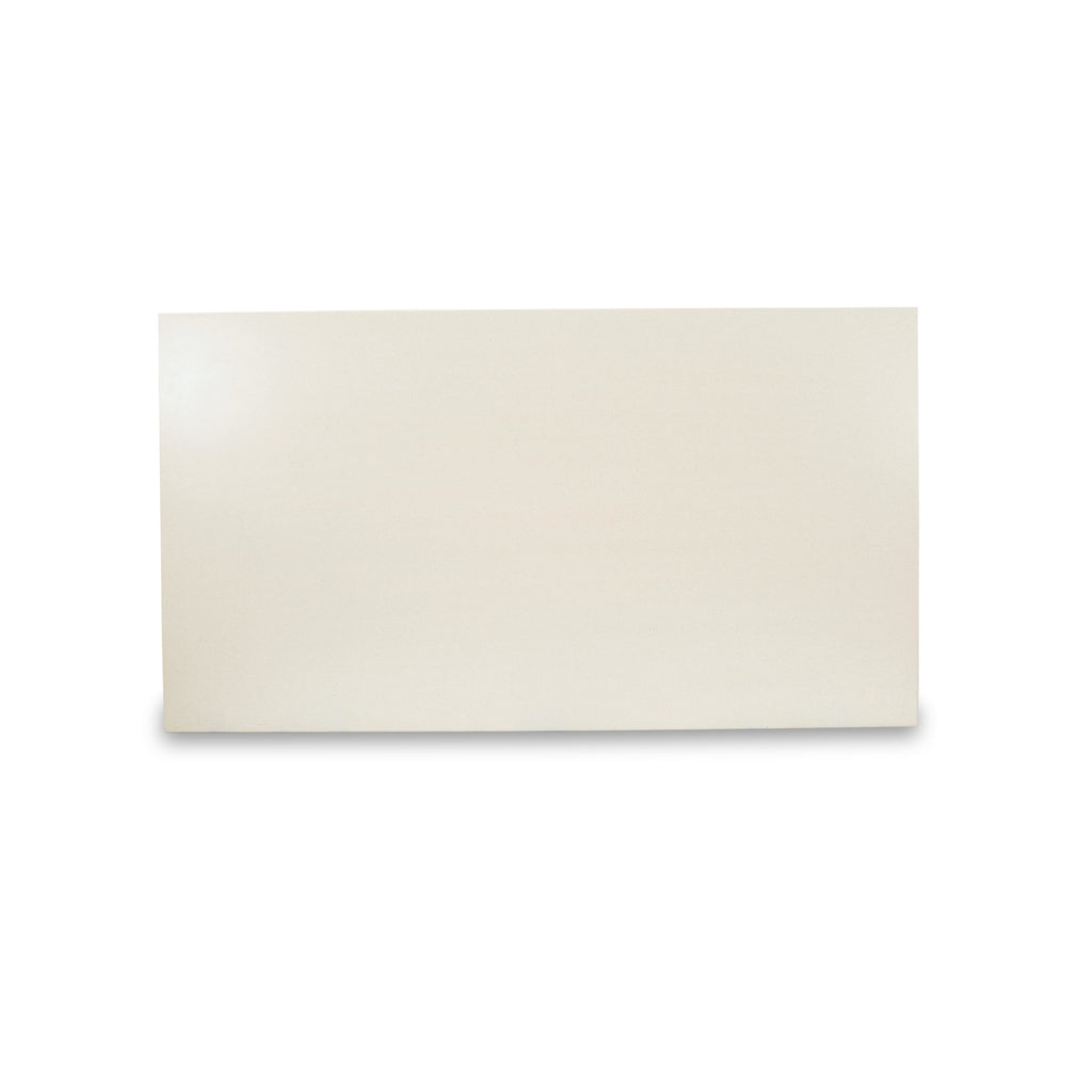 Juego de comedor East West Furniture X027AB202-9 de 9 piezas. Incluye una mesa de comedor rectangular con patas en forma de X y 8 sillas tapizadas en tela de lino beige claro.