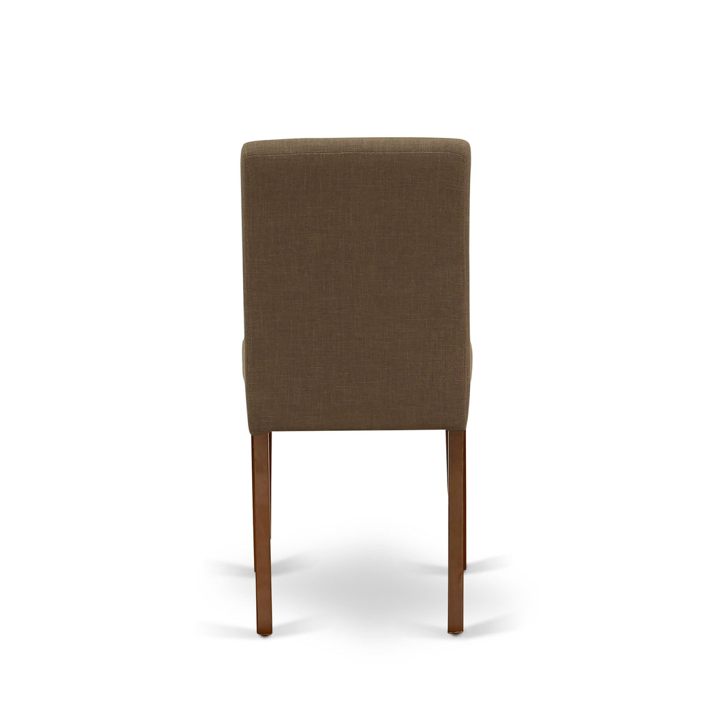 Juego de mesa de comedor moderna de 5 piezas East West Furniture CAAB5-MAH-18. Incluye una mesa rectangular de madera y 4 sillas Parson tapizadas en tela de lino color café.