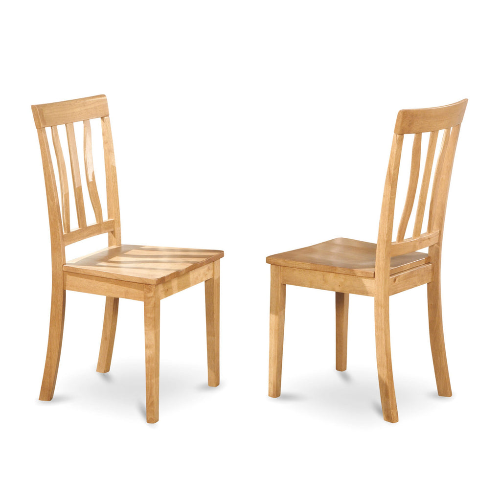 Juego de comedor de 3 piezas NDAN3-OAK-W de East West Furniture. Incluye una mesa de comedor rectangular con alas abatibles y dos sillas con asiento de madera.
