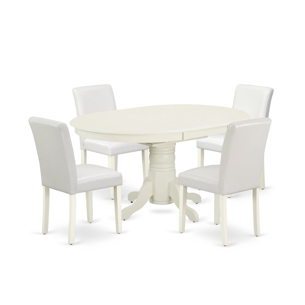 El juego de mesa de comedor de 5 piezas East West Furniture AVAB5-LWH-64 incluye una mesa de cocina ovalada con hojas de mariposa y 4 sillas de comedor Parson de cuero sintético blanco.