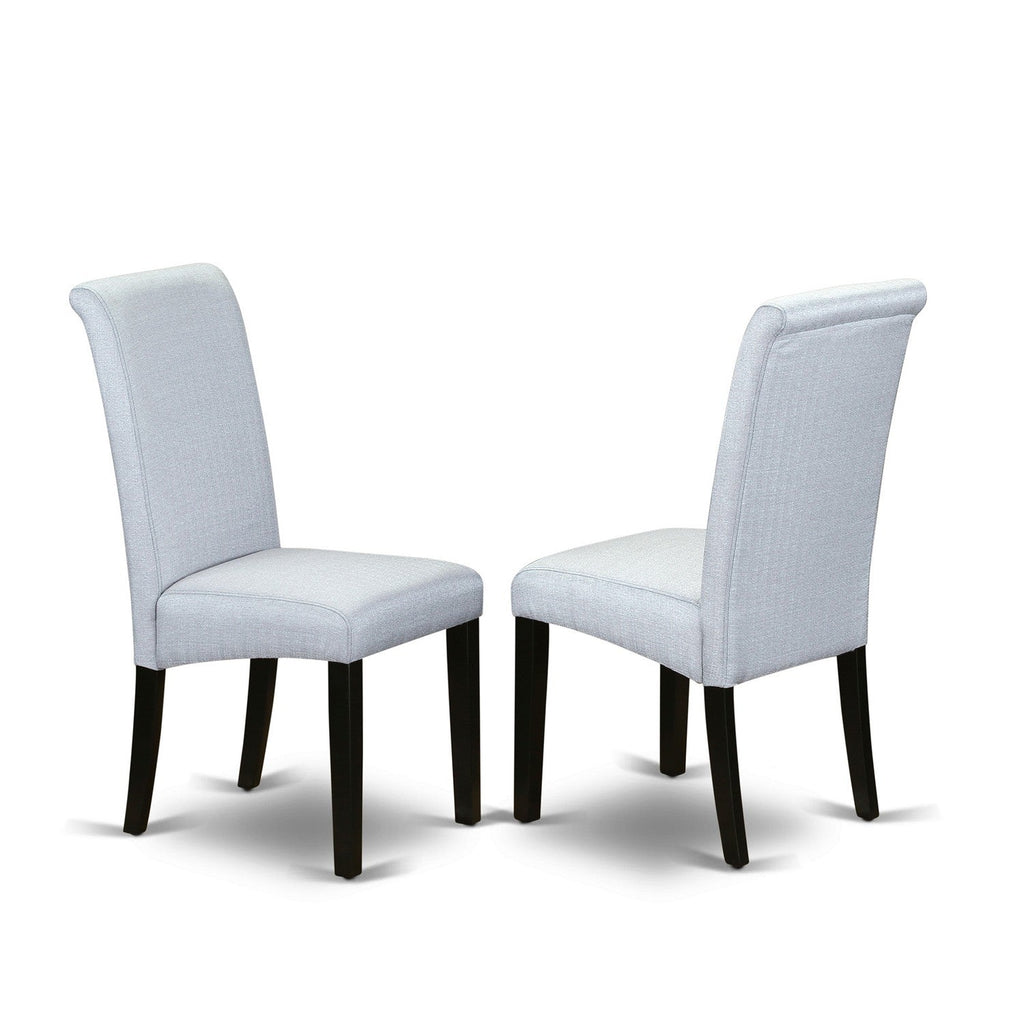 El juego de comedor de 5 piezas LABA5-71-05 de East West Furniture incluye una mesa de comedor rectangular con hojas de mariposa y 4 sillas Parson tapizadas en tela de lino gris.