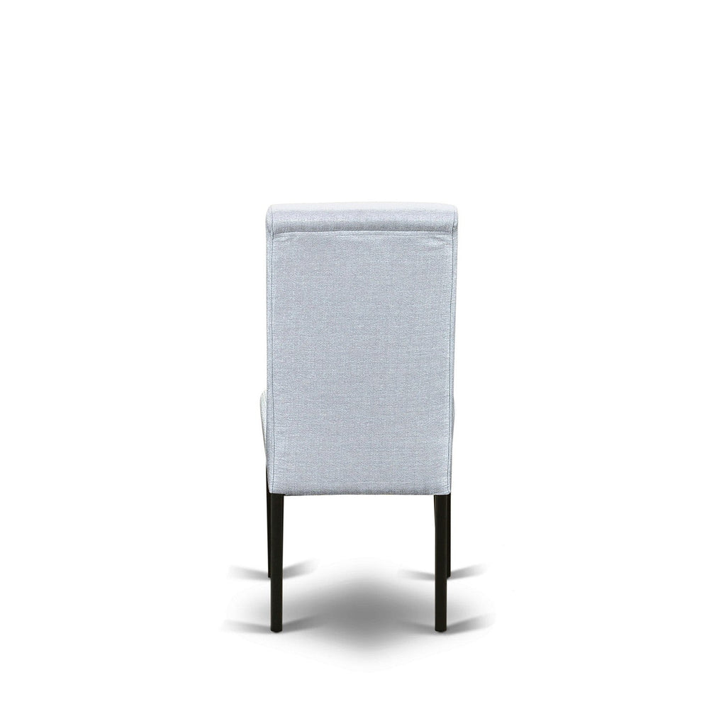 El juego de comedor de 5 piezas LABA5-71-05 de East West Furniture incluye una mesa de comedor rectangular con hojas de mariposa y 4 sillas Parson tapizadas en tela de lino gris.