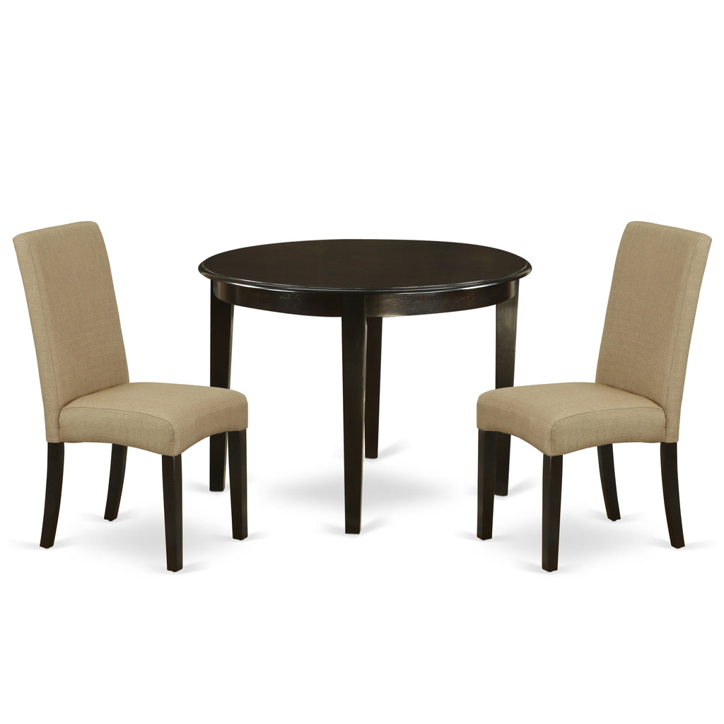 Juego de mesa de comedor de 3 piezas East West Furniture BODR3-CAP-03 para espacios pequeños. Contiene una mesa de cocina redonda y 2 sillas de comedor Parson de tela de lino marrón.