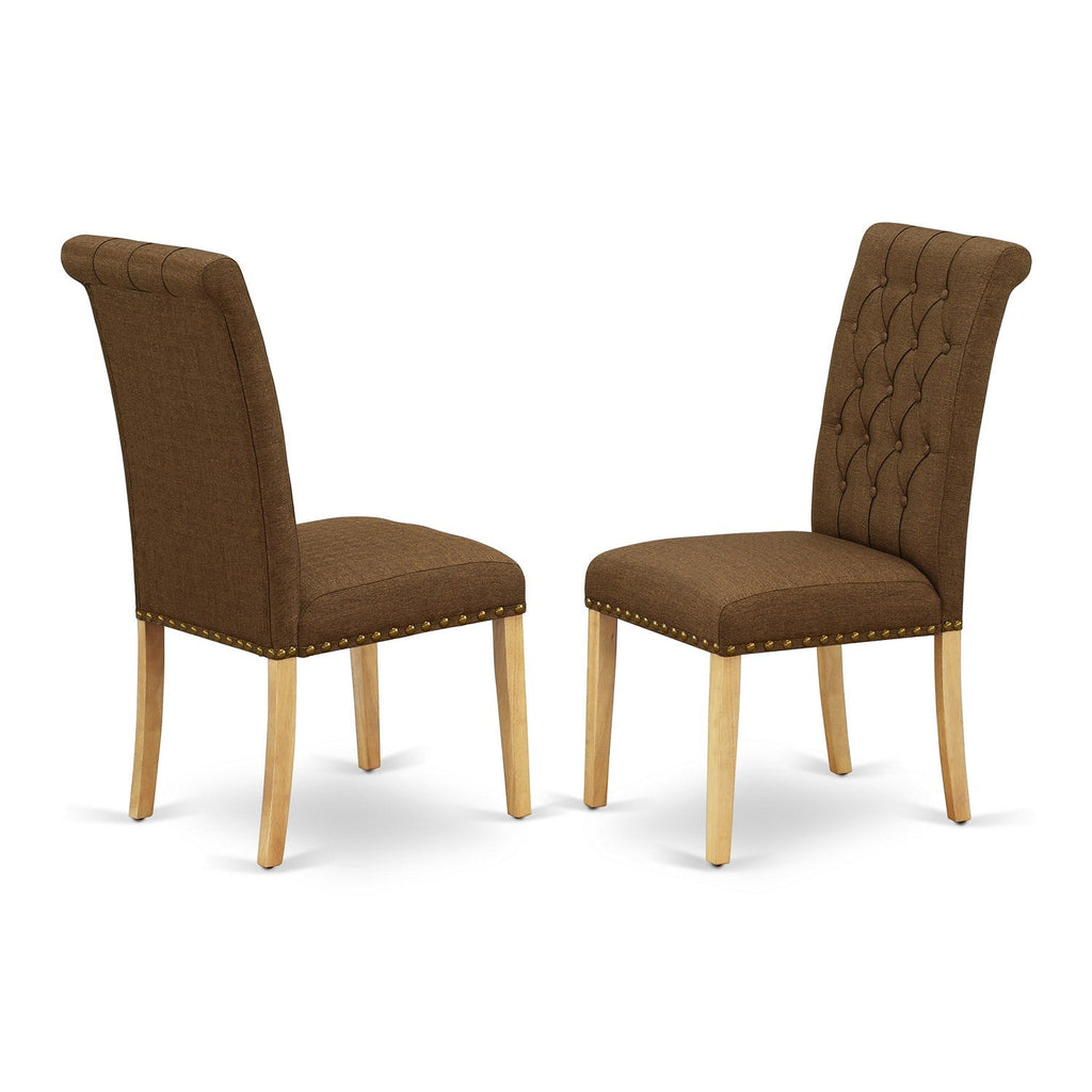 Juego de mesa y sillas de cocina de 3 piezas ESBR3-OAK-18 de East West Furniture. Incluye una mesa de comedor redonda con pedestal y dos sillas Parsons de tela de lino marrón.