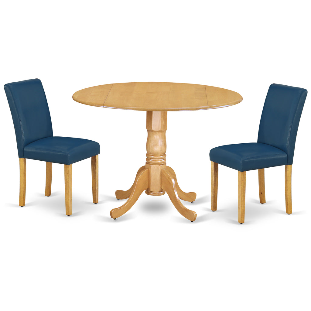 El juego de mesa de cocina de 3 piezas DLAB3-OAK-55 de East West Furniture incluye una mesa de comedor redonda con alas abatibles y dos sillas tapizadas en piel sintética azul oasis.
