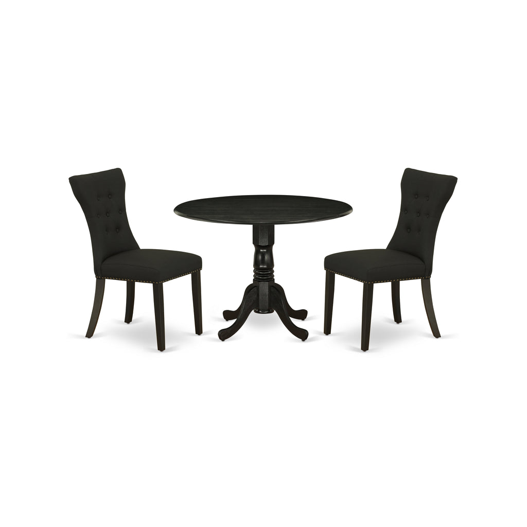 Juego de mesa y sillas de cocina de 3 piezas DLGA3-BLK-24 de East West Furniture. Incluye una mesa de comedor redonda con alas abatibles y dos sillas de comedor Parsons de tela de lino negro.