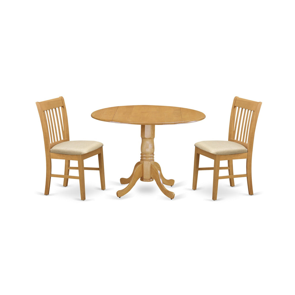 Juego de comedor de 3 piezas East West Furniture DLNO3-OAK-C. Incluye una mesa de cocina redonda con alas abatibles y dos sillas de comedor tapizadas en tela de lino.