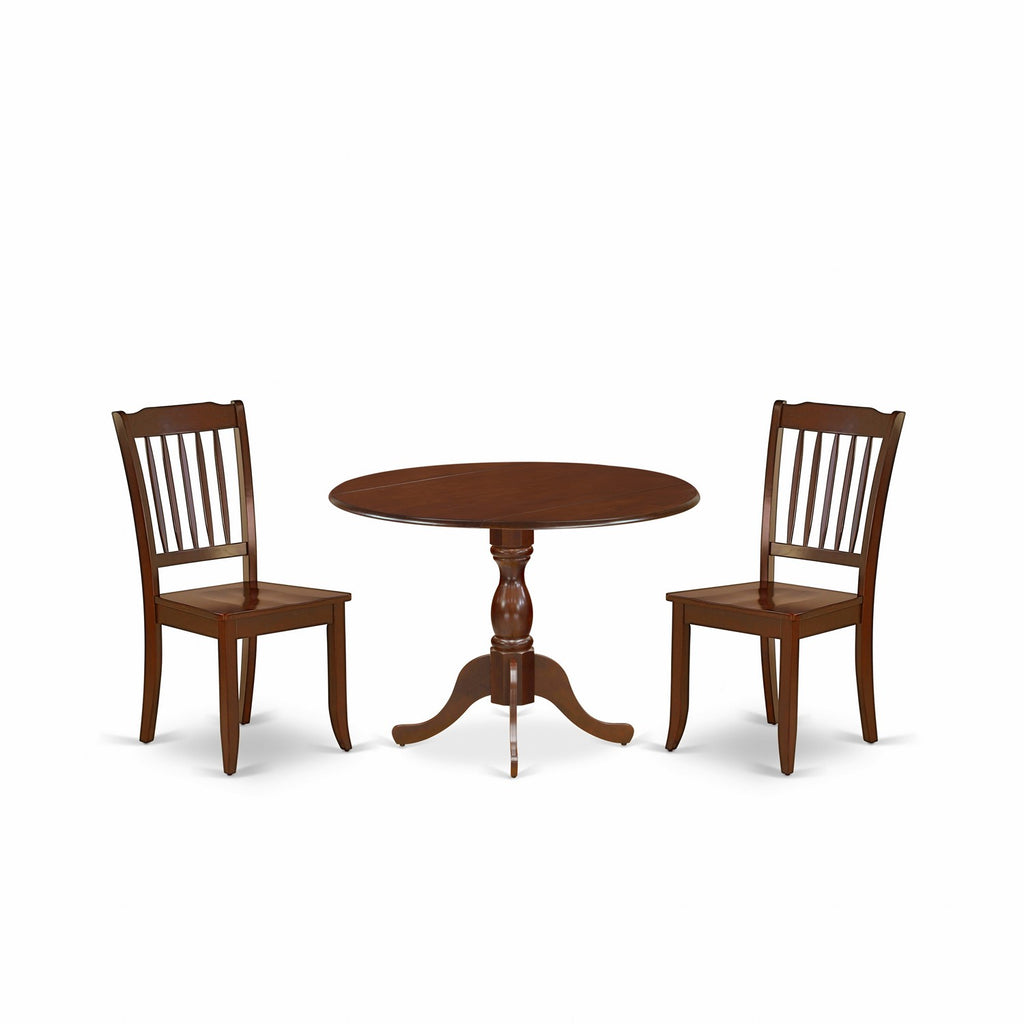 Juego de mesa y sillas de cocina de 3 piezas DMDA3-MAH-W de East West Furniture. Incluye una mesa de comedor redonda con alas abatibles y 2 sillas con asiento de madera maciza.