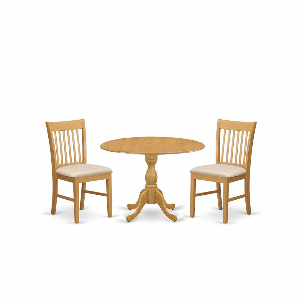 Juego de mesa y sillas de cocina de 3 piezas DMNF3-OAK-C de East West Furniture. Incluye una mesa de comedor redonda con alas abatibles y 2 sillas de comedor tapizadas en tela de lino.