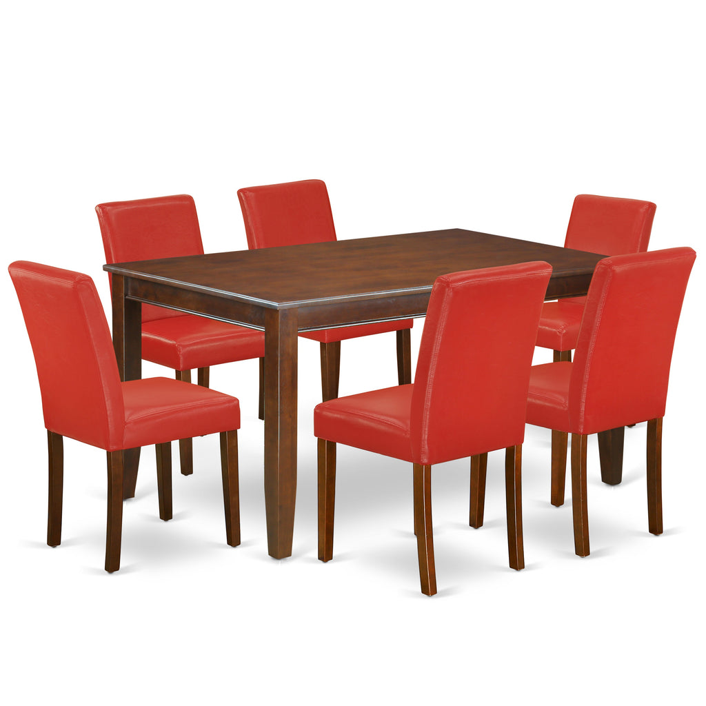 Juego de comedor de 7 piezas DUAB7-MAH-72 de East West Furniture. Consta de una mesa de comedor rectangular y 6 sillas Parson tapizadas en cuero sintético rojo ladrillo refractario.