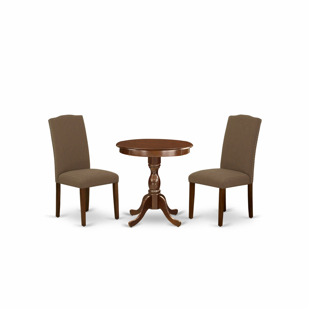 Juego de comedor de 3 piezas East West Furniture ESEN3-MAH-18 para espacios pequeños. Contiene una mesa de comedor redonda con pedestal y 2 sillas tapizadas en tela de lino color café oscuro.