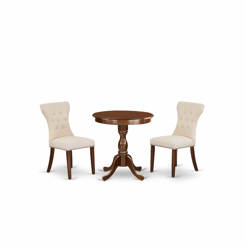 Juego de mesa de comedor de 3 piezas East West Furniture ESGA3-MAH-32 para espacios pequeños. Contiene una mesa redonda de madera con pedestal y 2 sillas Parson de tela de lino beige claro.