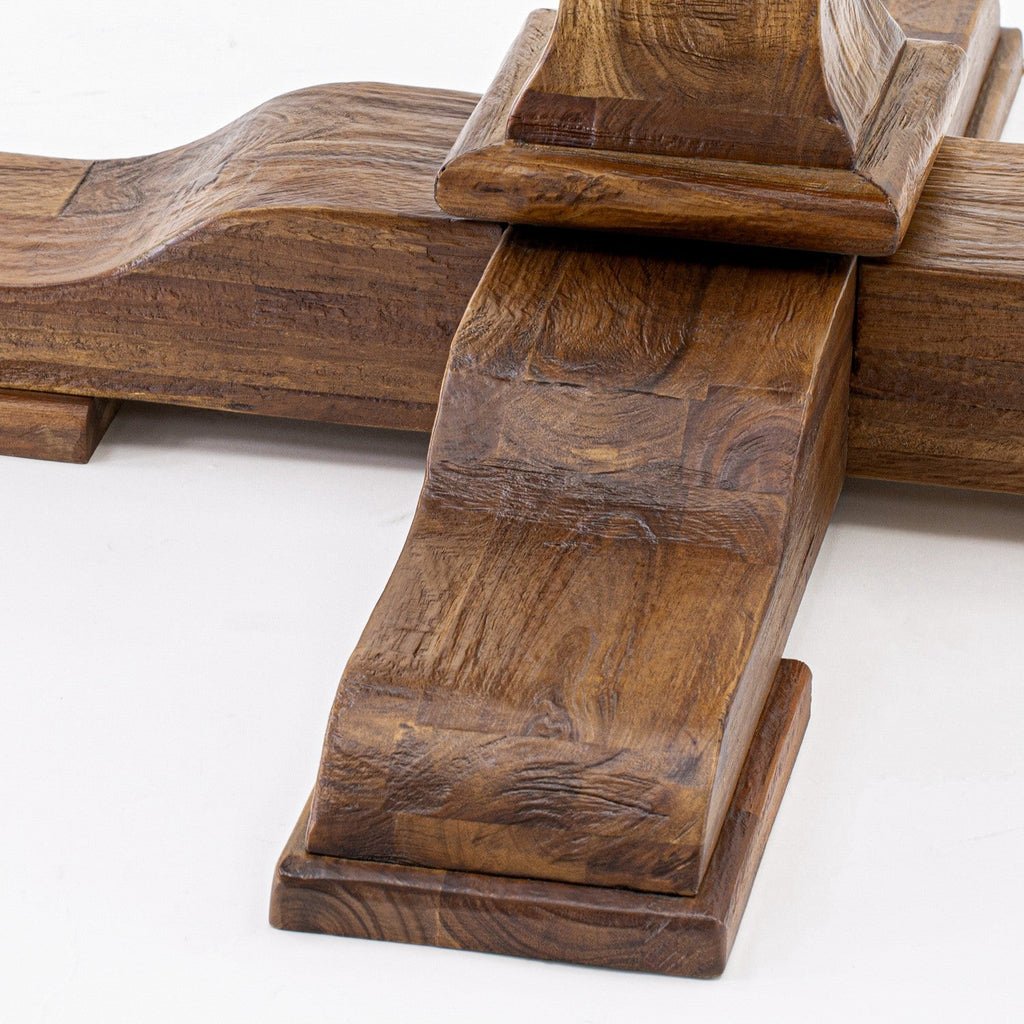 El juego de mesa de comedor moderno de 5 piezas East West Furniture F3MZ5-N04 incluye una mesa redonda de madera con pedestal y 4 sillas Parson tapizadas en tela de lino color tostado claro.
