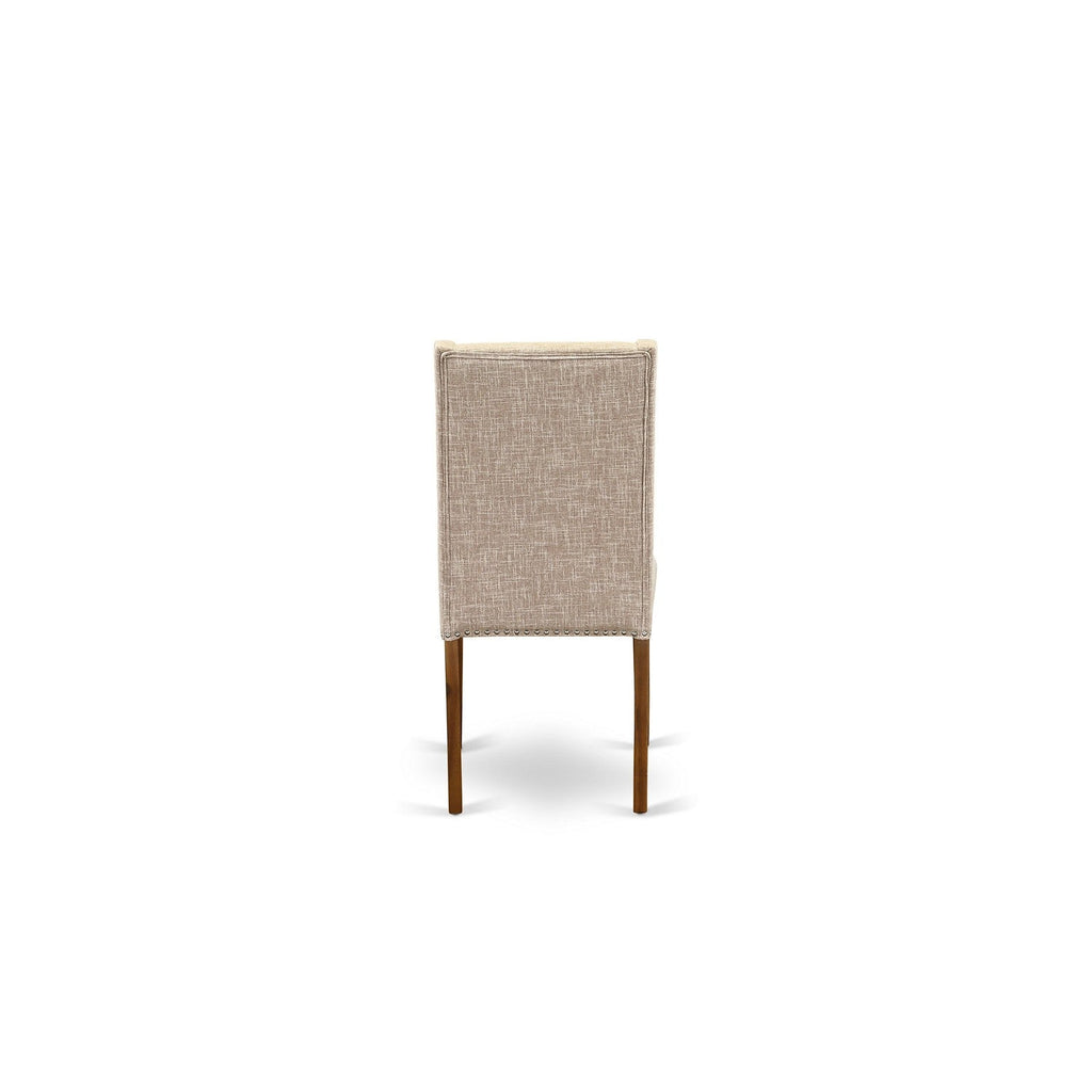 Sillas de comedor Florence Parson FLP8T04 de East West Furniture, tapizadas en tela de lino color canela claro con ribete de tachuelas