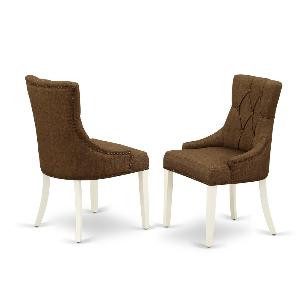 Juego de mesa de comedor de 3 piezas East West Furniture MZFR3-LWH-18. Incluye una mesa de comedor rectangular con alas abatibles y dos sillas Parsons de tela de lino marrón.
