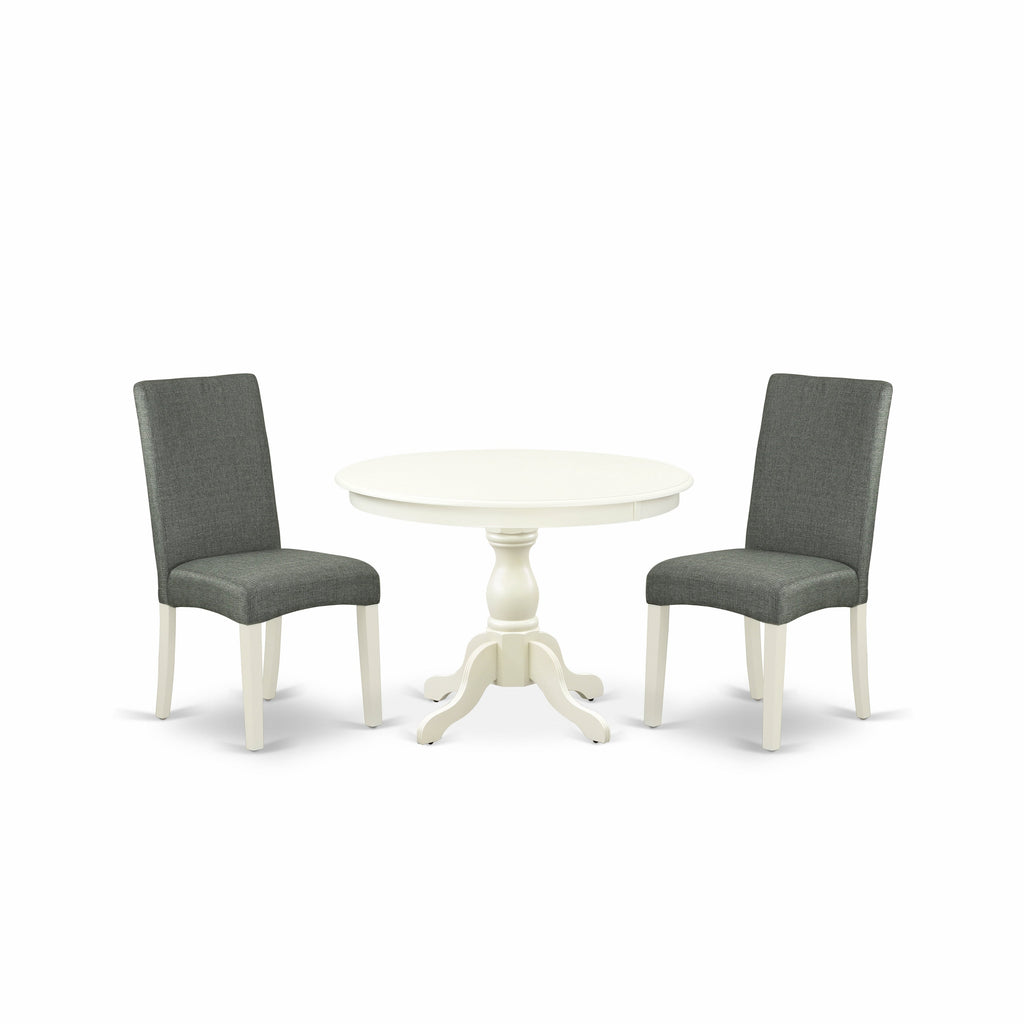 Juego de comedor de 3 piezas HBDR3-LWH-07 de East West Furniture. Contiene una mesa de comedor redonda con pedestal y dos sillas Parson tapizadas en tela de lino gris.