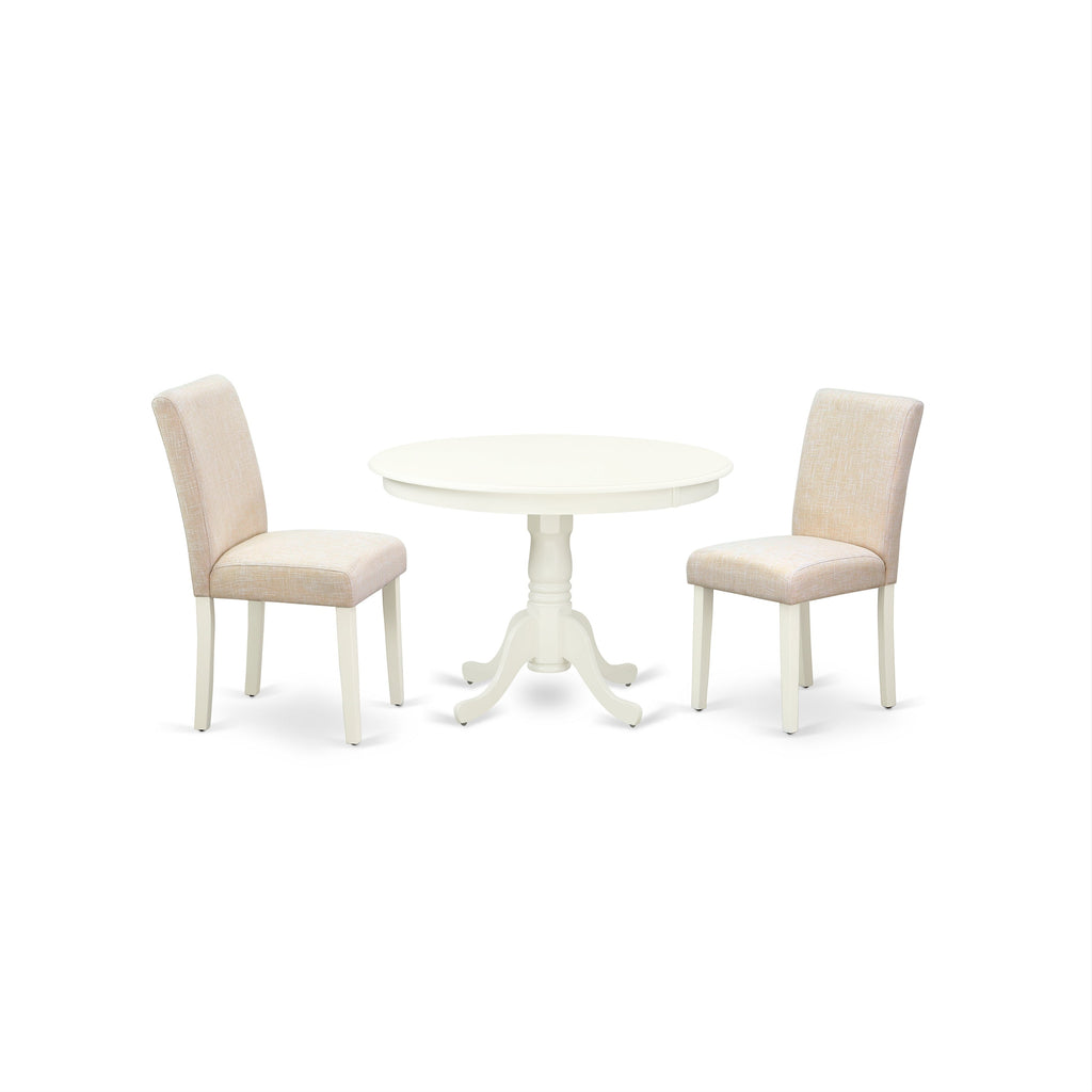 Juego de comedor de 3 piezas East West Furniture HLAB3-LWH-02. Incluye una mesa de comedor redonda con pedestal y dos sillas Parson tapizadas en tela de lino beige claro.
