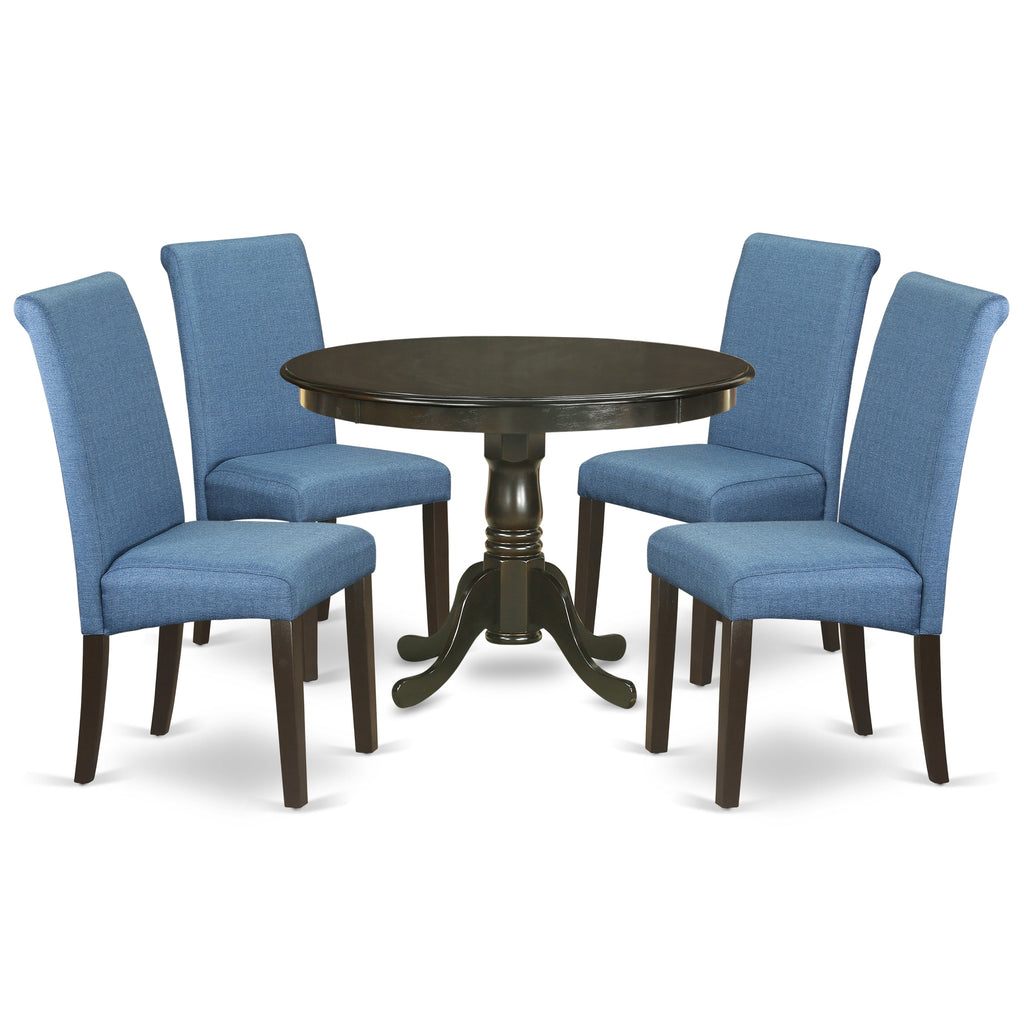 El juego de mesa de comedor de 5 piezas East West Furniture HLBA5-CAP-21 incluye una mesa de cocina redonda con pedestal y 4 sillas de comedor Parson de tela de lino de color azul.
