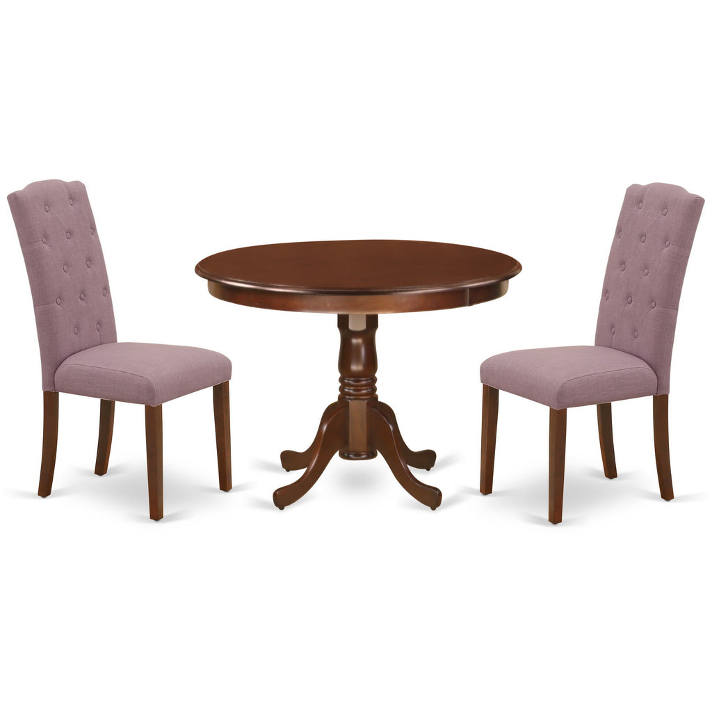 Juego de comedor de 3 piezas HLCE3-MAH-10 de East West Furniture. Incluye una mesa de comedor redonda con pedestal y dos sillas tapizadas en tela de lino Dahlia.