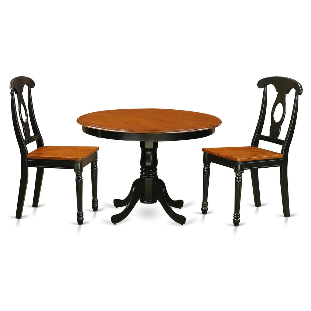 Juego de muebles de comedor de 3 piezas East West Furniture HLKE3-BCH-W. Contiene una mesa de comedor redonda con pedestal y 2 sillas con asiento de madera.