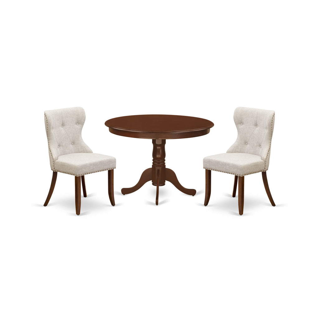 Juego de mesa de comedor de 3 piezas HLSI3-MAH-35 de East West Furniture. Incluye una mesa de comedor redonda con pedestal y dos sillas Parsons de tela de lino y piel de venado.