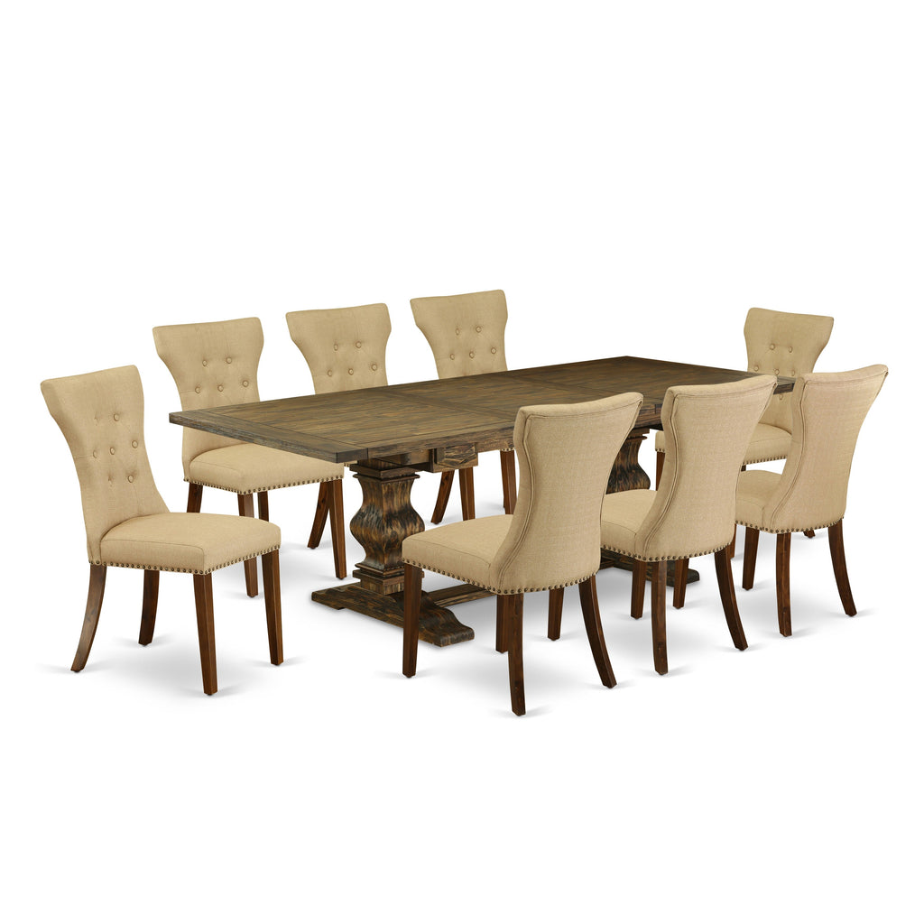 Juego de mesa de comedor de 9 piezas East West Furniture LAGA9-78-03. Incluye una mesa de comedor rectangular con hojas de mariposa y 8 sillas tapizadas en tela de lino marrón.