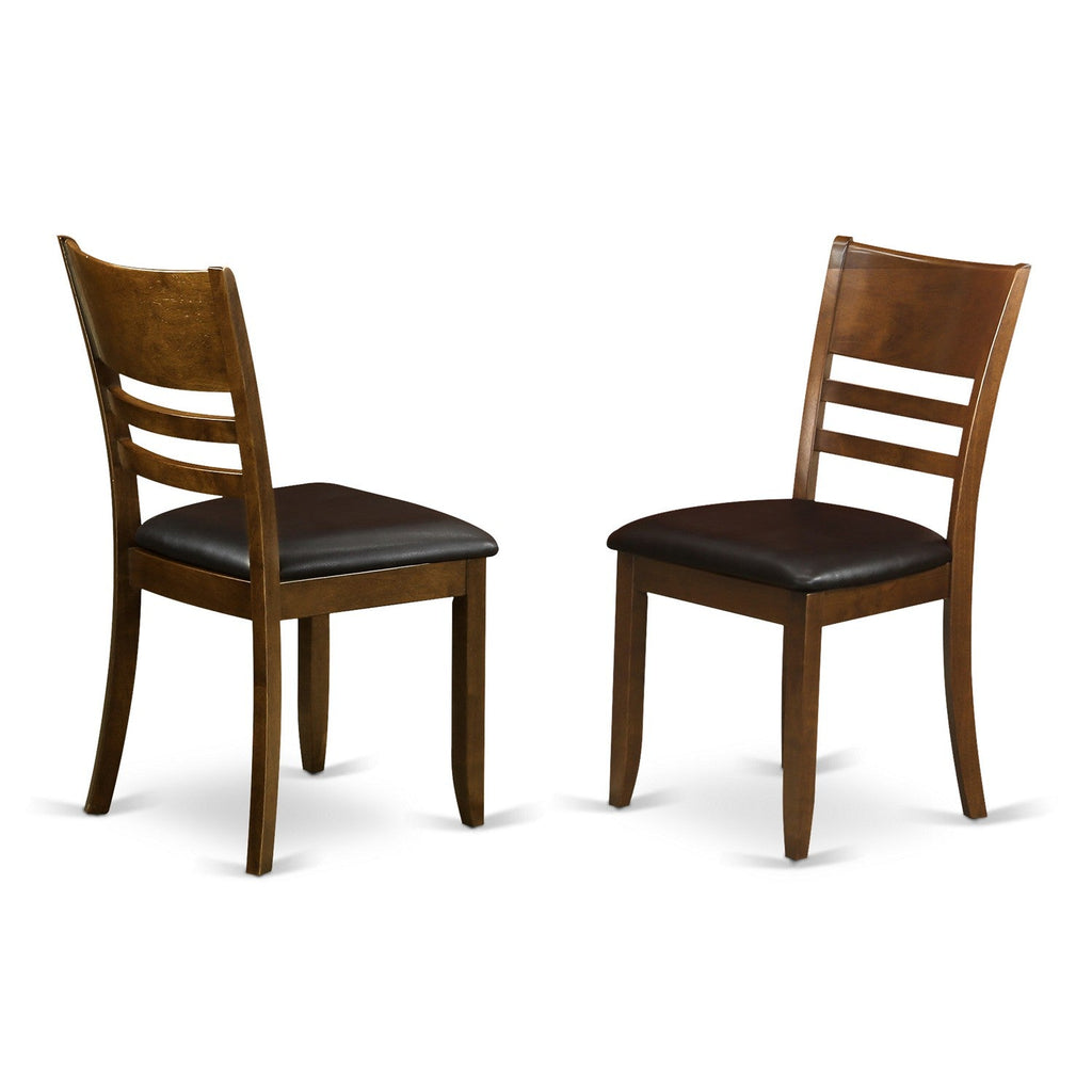 El juego de mesa y sillas de cocina de 5 piezas KELY5-ESP-LC de East West Furniture incluye una mesa de comedor ovalada con hojas de mariposa y 4 sillas tapizadas en piel sintética.