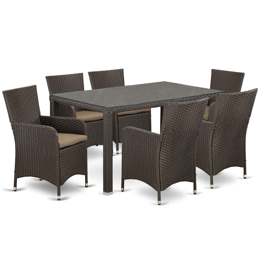 Los conjuntos de conversación para patio al aire libre de 7 piezas MALU7-63S de East West Furniture constan de una mesa de comedor rectangular de mimbre con tapa de vidrio y 6 sillones de jardín con cojín.