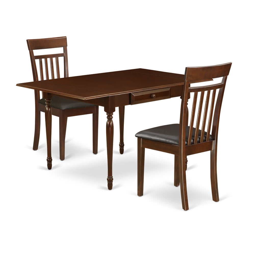 Juego de mesa de comedor de 3 piezas East West Furniture MZCA3-MAH-LC para espacios pequeños. Incluye una mesa de comedor rectangular con alas abatibles y dos sillas tapizadas en piel sintética.