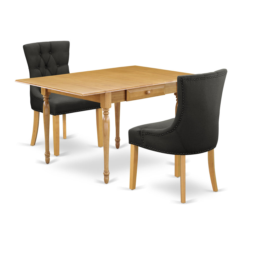 El juego de mesa de comedor de 3 piezas East West Furniture MZFR3-OAK-20 incluye una mesa de comedor rectangular con alas abatibles y dos sillas Parson de tela de lino Gotham oscuro.
