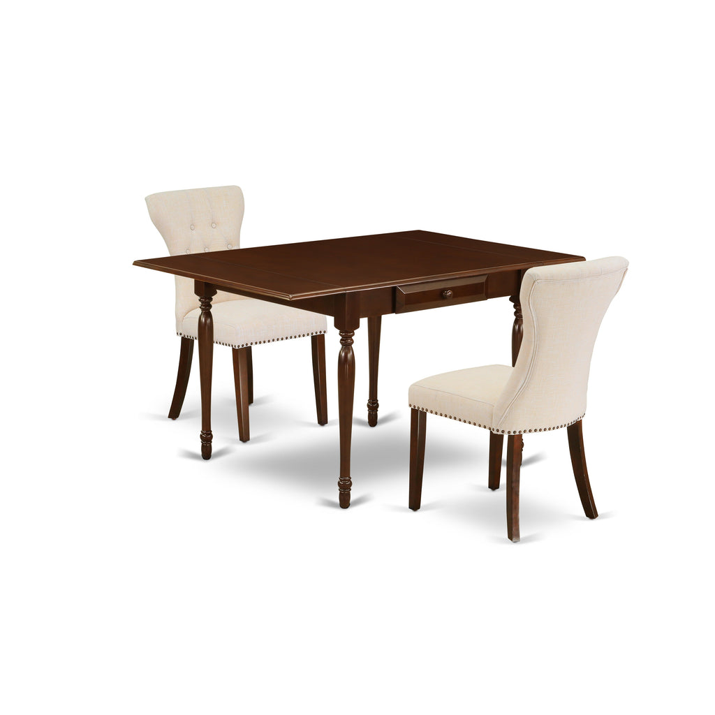 El juego de mesa de cocina de 3 piezas East West Furniture MZGA3-MAH-32 incluye una mesa de comedor rectangular con alas abatibles y dos sillas de comedor Parson de tela de lino beige claro.