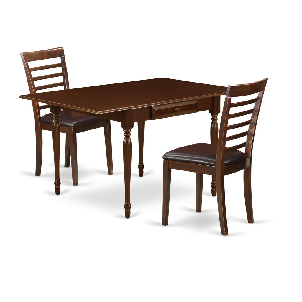 Juego de comedor de 3 piezas East West Furniture MZML3-MAH-LC. Incluye una mesa de comedor rectangular con alas abatibles y dos sillas tapizadas en piel sintética.