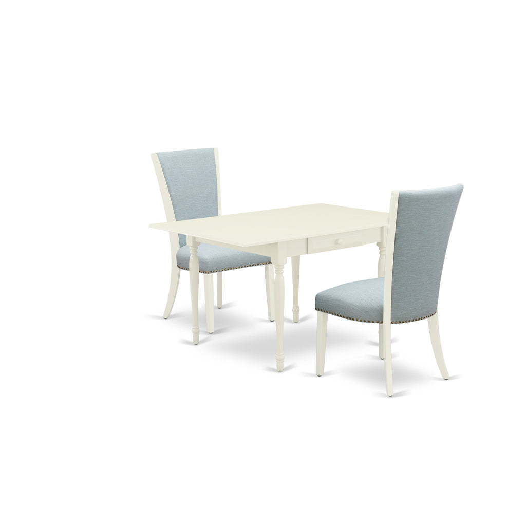 El juego de mesa de comedor de 3 piezas East West Furniture MZVE3-LWH-15 incluye una mesa de cocina rectangular con alas abatibles y dos sillas de comedor Parson de tela de lino azul bebé.