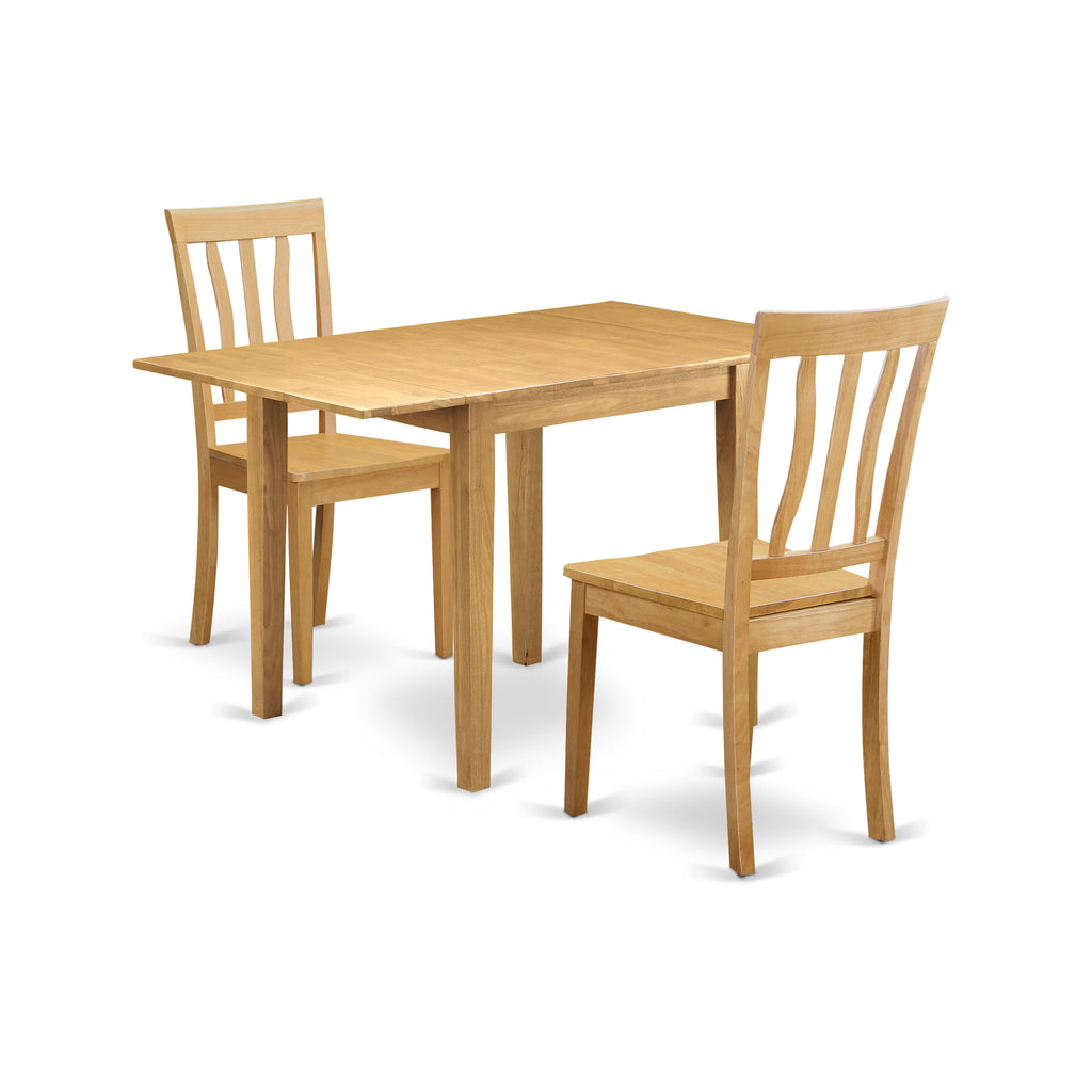 Juego de comedor de 3 piezas NDAN3-OAK-W de East West Furniture. Incluye una mesa de comedor rectangular con alas abatibles y dos sillas con asiento de madera.