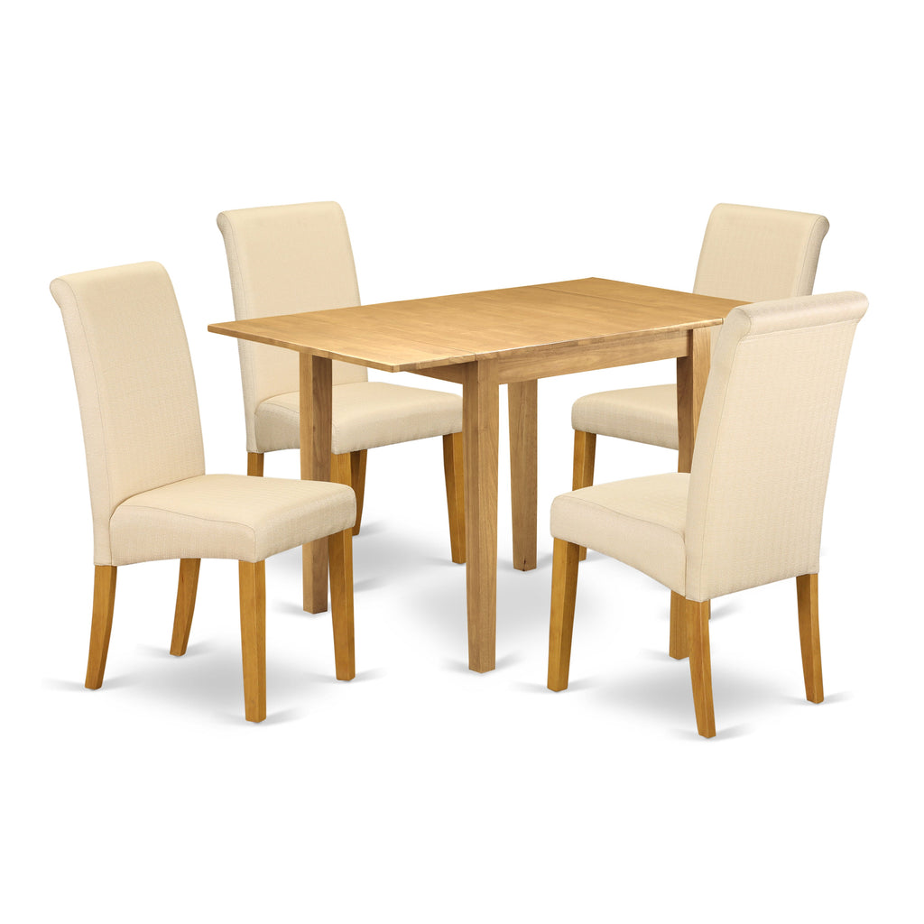 Juego de comedor de 5 piezas East West Furniture NDBA5-OAK-02. Incluye una mesa de comedor rectangular con alas abatibles y 4 sillas Parson tapizadas en tela de lino beige claro.