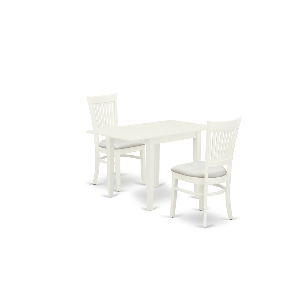 Juego de mesa y sillas de cocina de 3 piezas NDVA3-LWH-C de East West Furniture. Incluye una mesa de comedor rectangular con alas abatibles y dos sillas tapizadas en tela de lino.