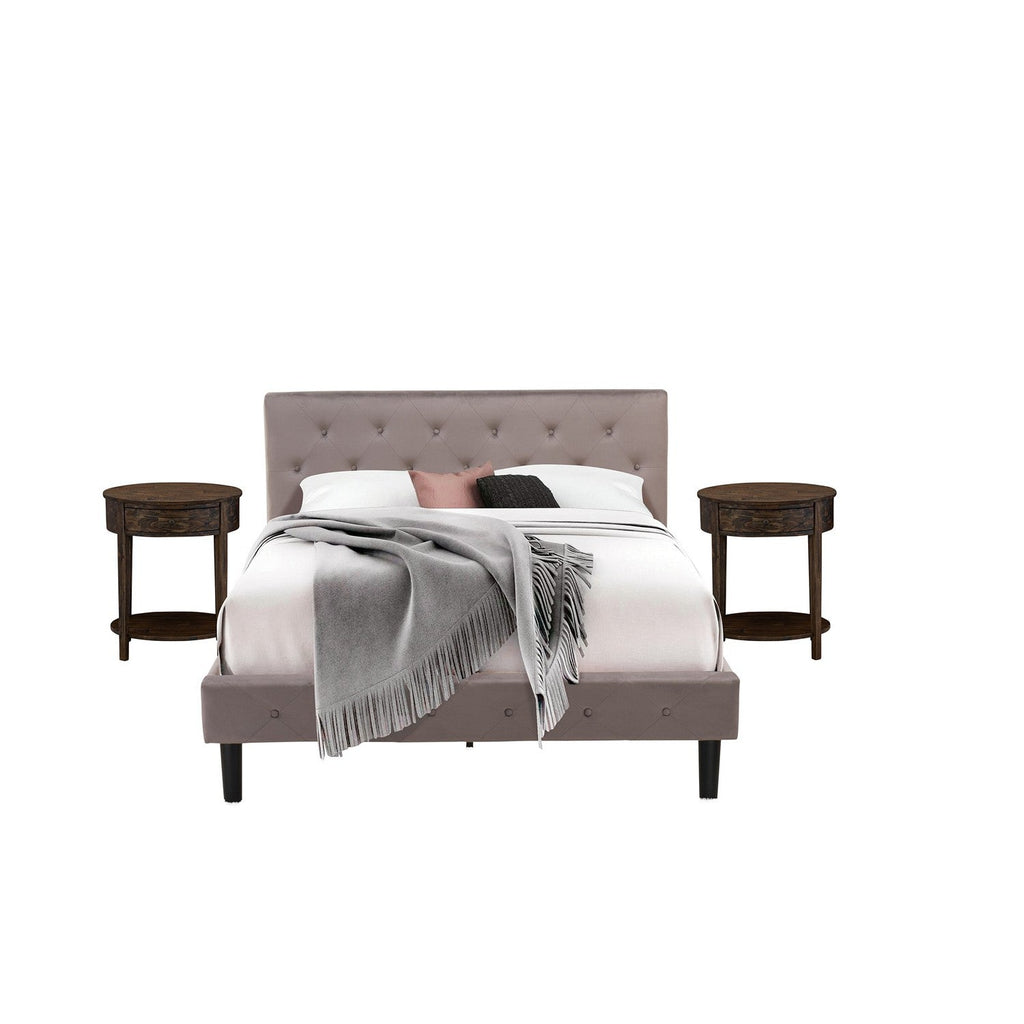 Juego de dormitorio de 3 piezas East West Furniture NL14Q-2HI07: cama de madera con botones, cabecero tapizado en terciopelo marrón topo y mesita de noche con acabado jacobino envejecido.