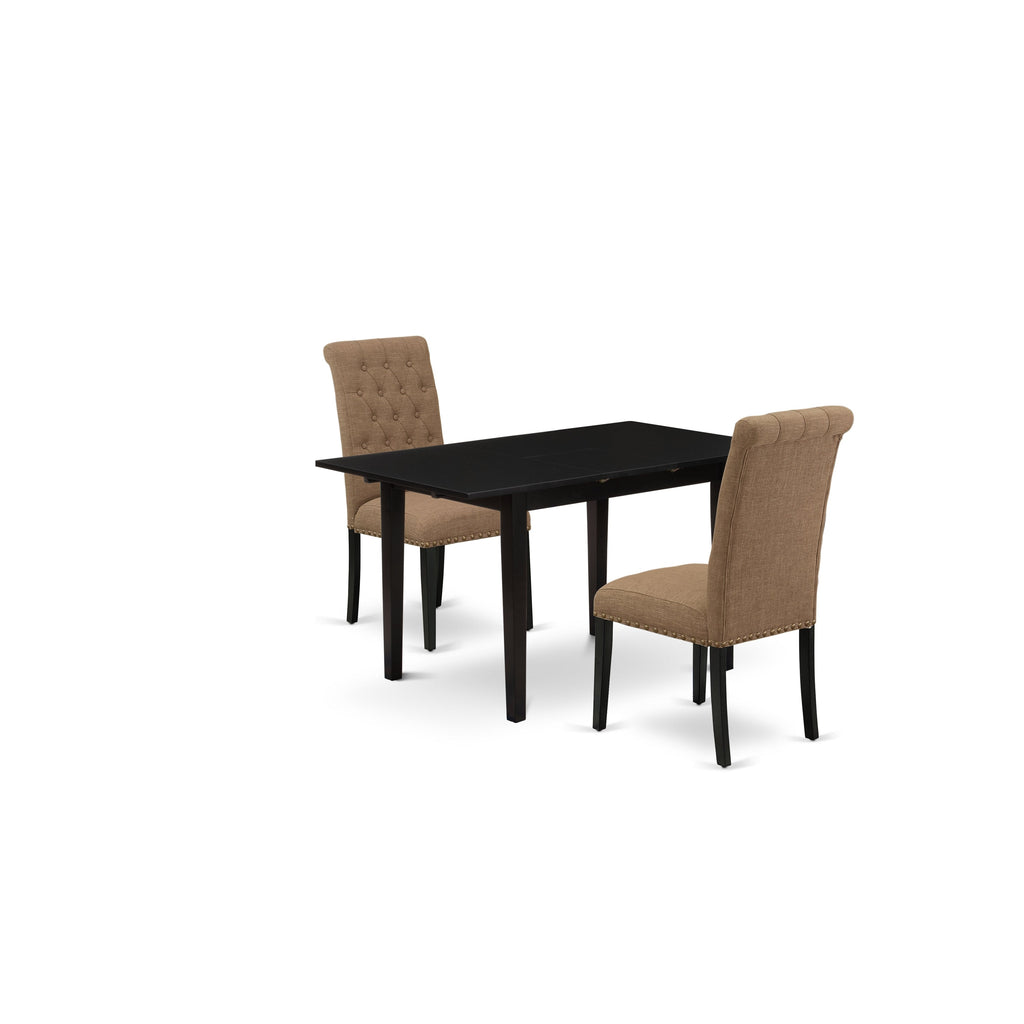 Juego de mesa de comedor de 3 piezas East West Furniture NOBR3-BLK-17. Incluye una mesa de cocina rectangular con diseño de hojas de mariposa y dos sillas Parson de tela de lino color sable claro.