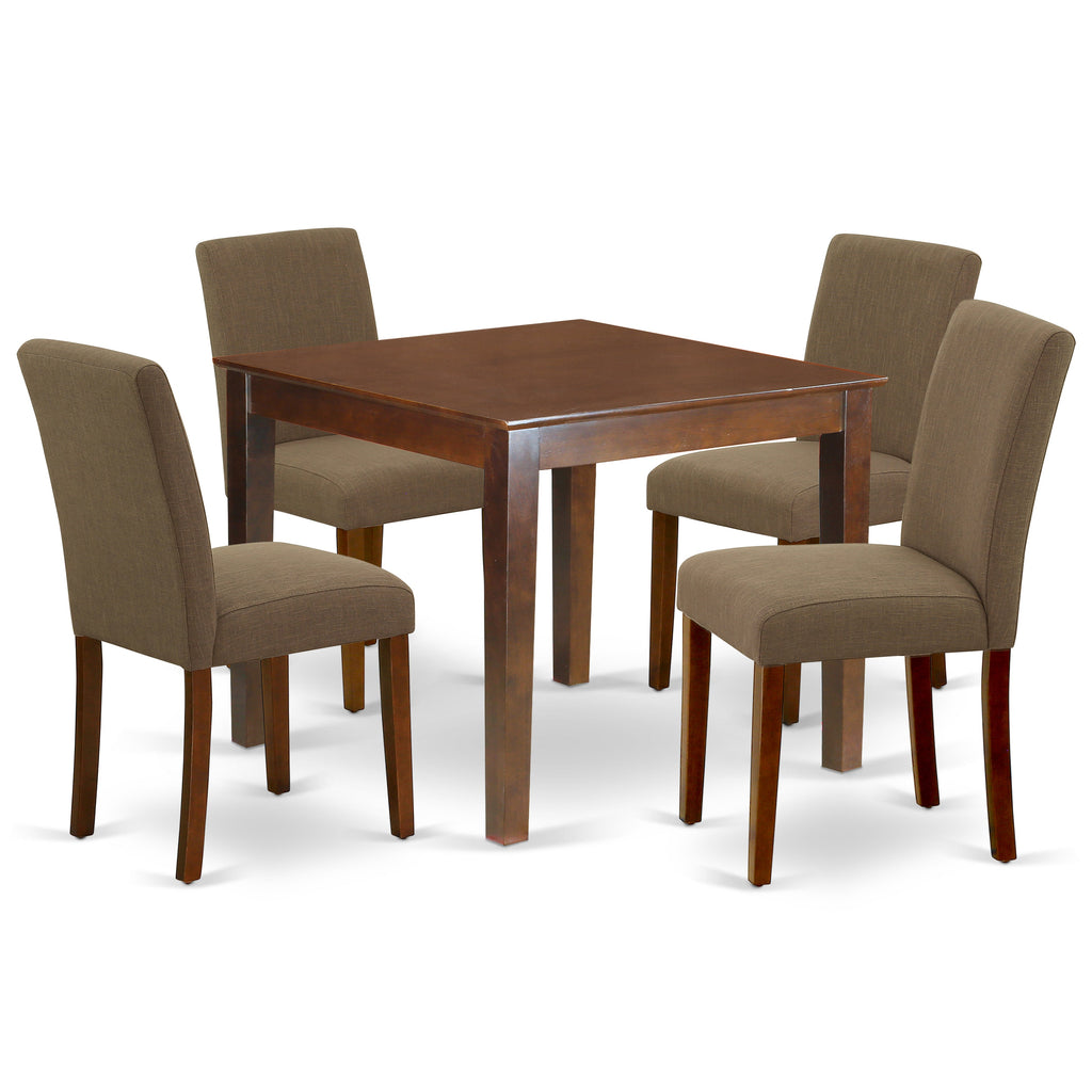 Juego de comedor de 5 piezas East West Furniture OXAB5-MAH-18. Incluye una mesa de comedor cuadrada y 4 sillas Parson tapizadas en tela de lino color café.