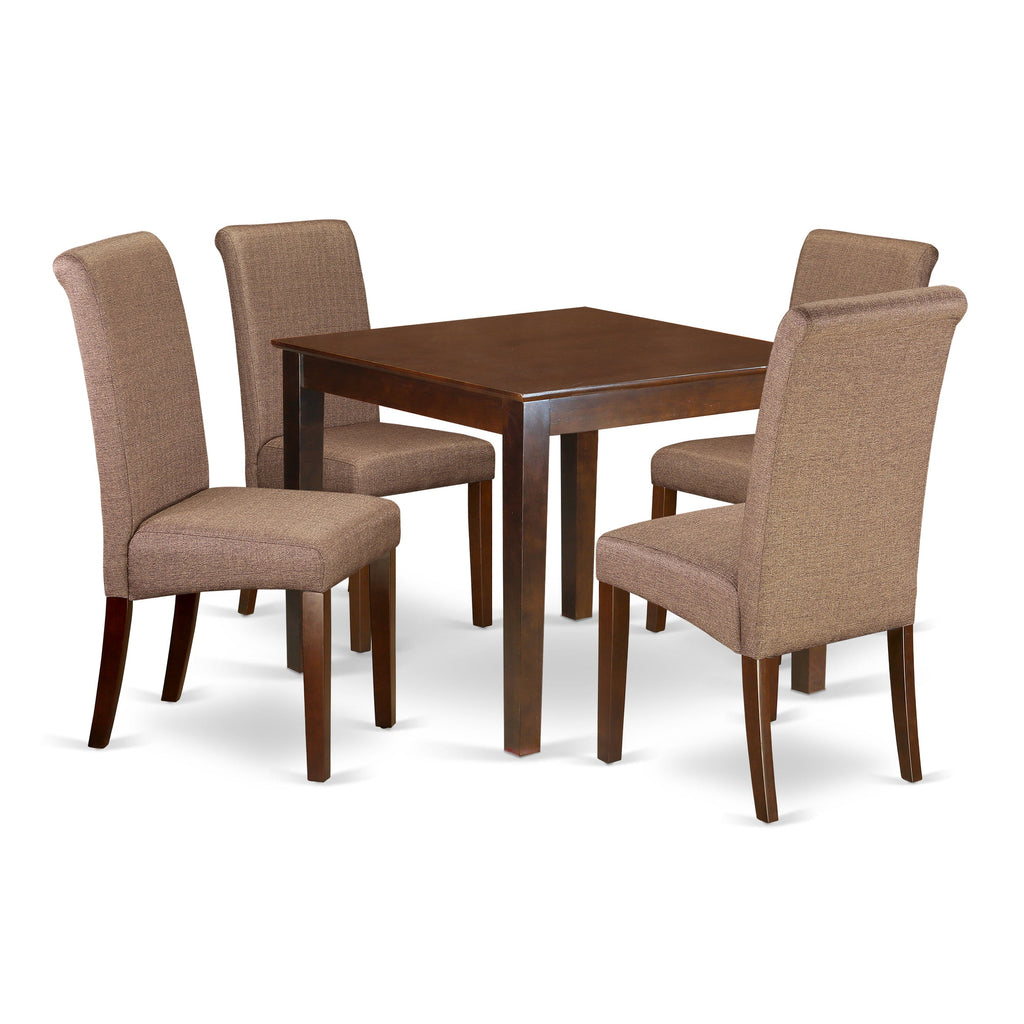 Juego de mesa de comedor de 5 piezas East West Furniture OXBA5-MAH-18. Incluye una mesa cuadrada de madera y 4 sillas Parson tapizadas en tela de lino marrón.