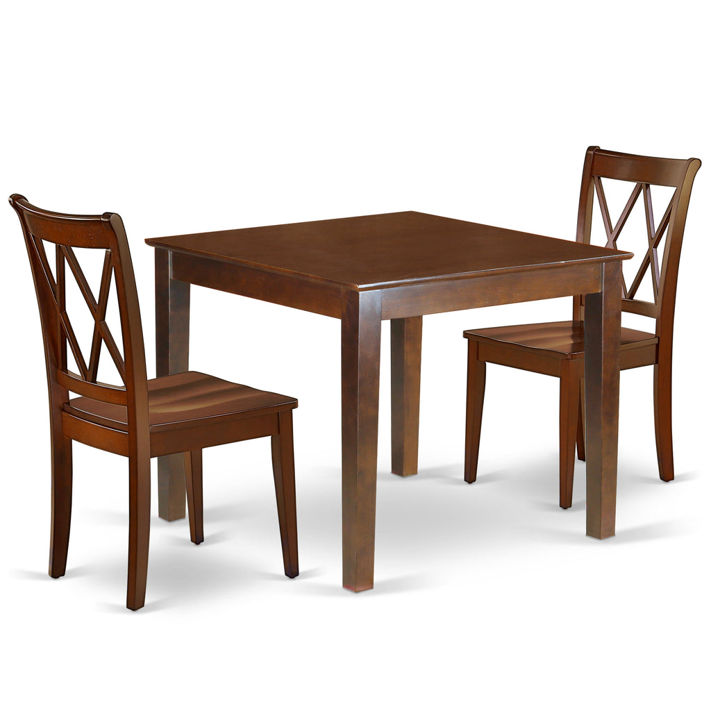 Juego de mesa de comedor moderna de 3 piezas East West Furniture OXCL3-MAH-W. Contiene una mesa cuadrada de madera y 2 sillas de comedor.