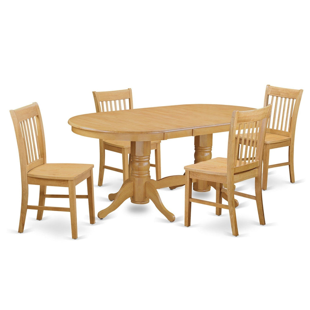 Juego de comedor de 5 piezas East West Furniture VANO5-OAK-W para 4 personas. Incluye una mesa de comedor ovalada con diseño de hojas de mariposa y 4 sillas de comedor.