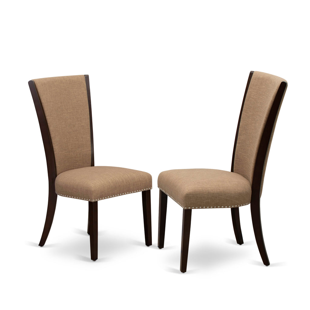 El juego de mesa de comedor de 5 piezas East West Furniture MZVE5-MAH-47 incluye una mesa de comedor rectangular con alas abatibles y 4 sillas tapizadas en tela de lino color sable claro.